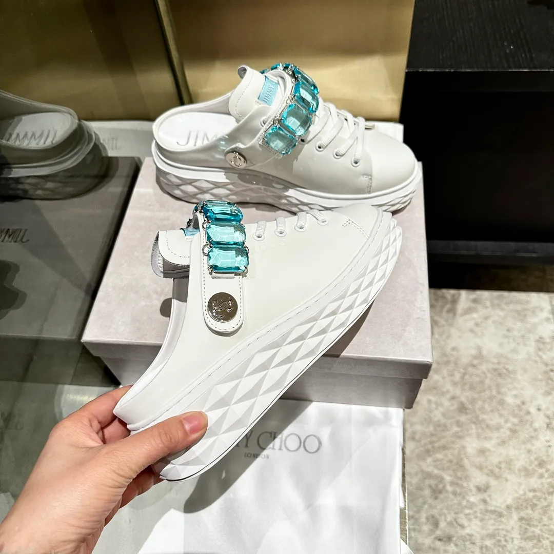👟👟Ex-factory price 720👟👟 New JIMMY CHOO, exclusive sale, factory price, original large-soled casual white shoes, designed with the latest technology, strong three-dimensional effect👍Multiple technologies are integrated together, subverting fashion, super stylish! The rhinestones look great together. Purely hand-stitched diamonds, one-to-one comparison with the original version. Versatile and trendy, both salty and sweet! 2 ways to wear it! Size: 35-40